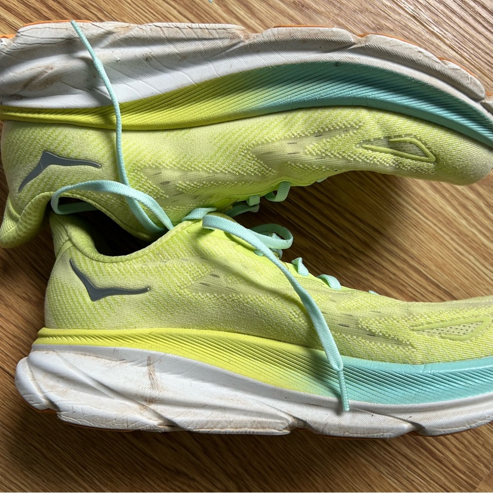 Women's  HOKA CLIFTON Athletic Shoes - size 10.5 - Picture 3 of 5